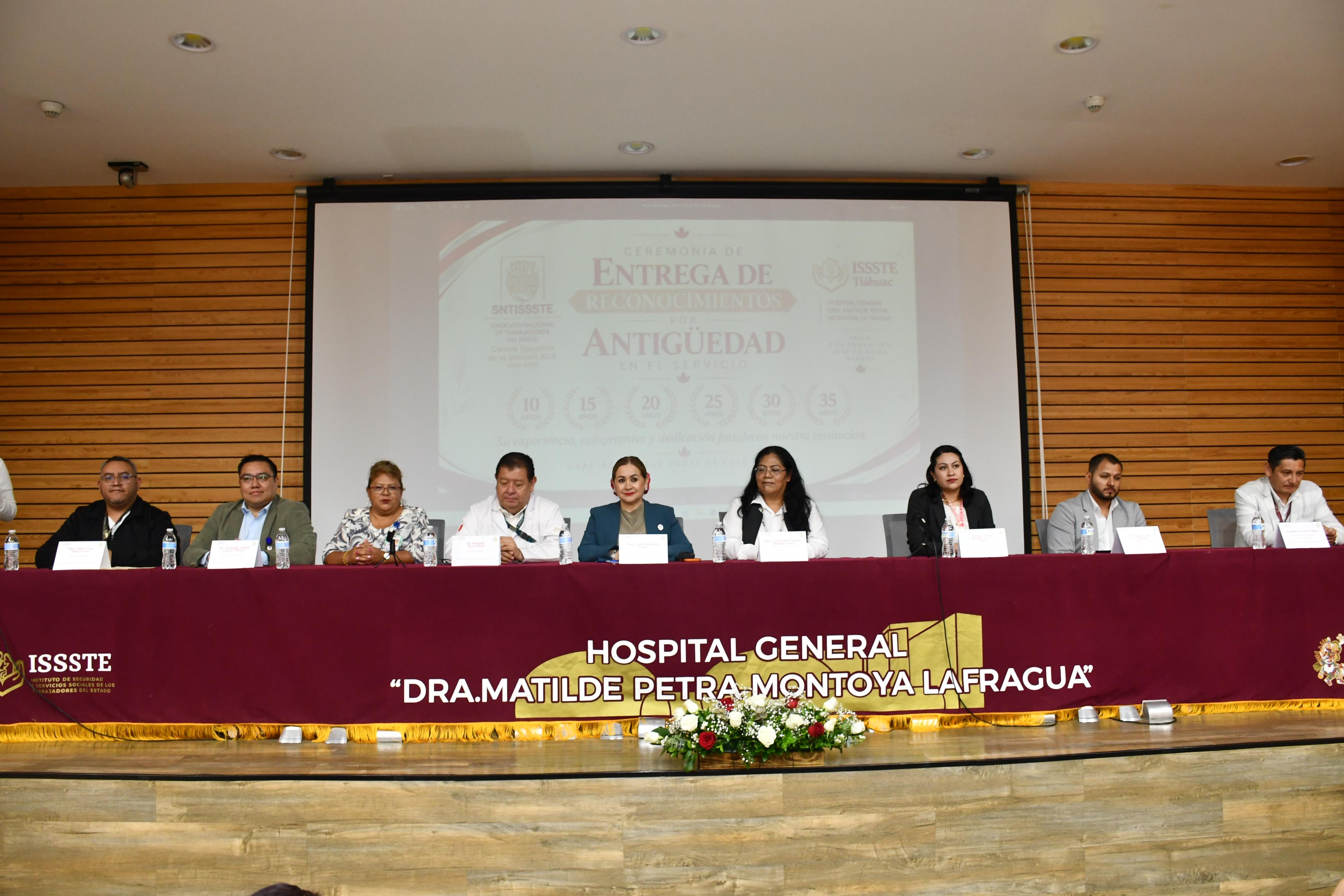 Entrega de Reconocimientos por Años de Servicio en el HG "Dra. Matilde Petra Montoya Lafragua" 